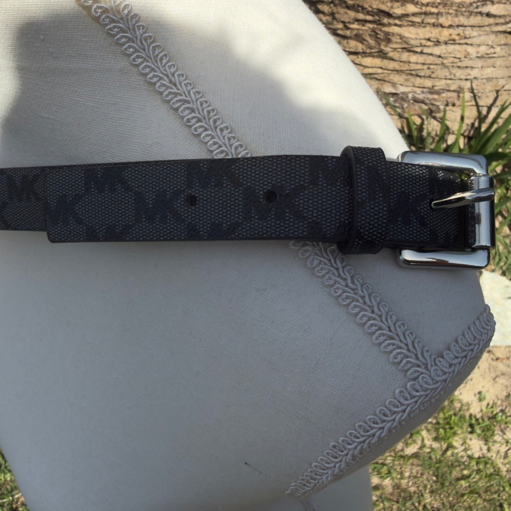 Michael Kors Logo Belt Bag - Picture 6 of 10